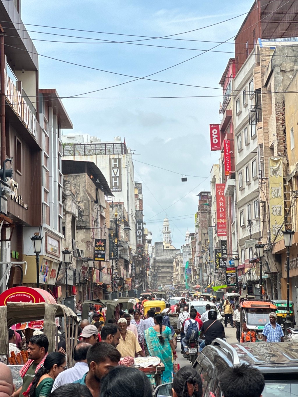 A busy street during our Kashi visit.