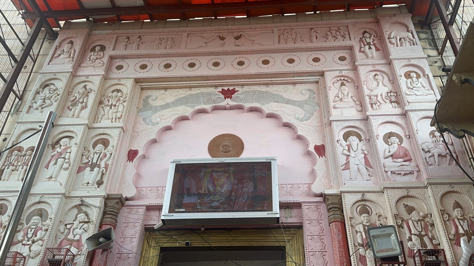 Carved pink entrance at Shri Hanuman Garhi in Ayodhya